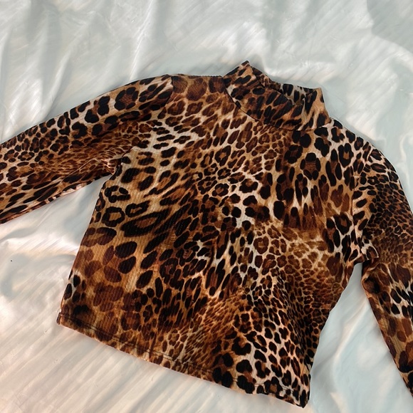 Fashion Nova Long Sleeve Leopard Print Top - Picture 3 of 3